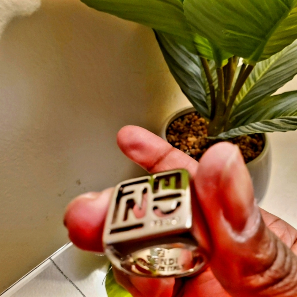 FENDI AUTHENTIC RING (unisex)
